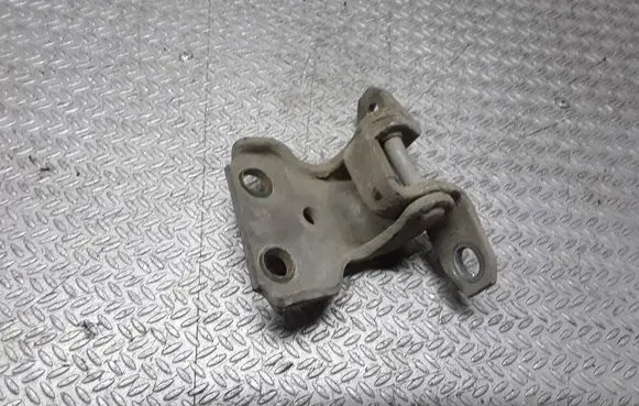 Suzuki Liana Rear door lower hinge