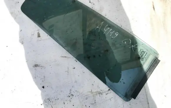Opel Zafira A Rear vent window glass 