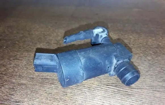 Volvo V50 Windscreen/windshield washer pump 1S7117K624FE