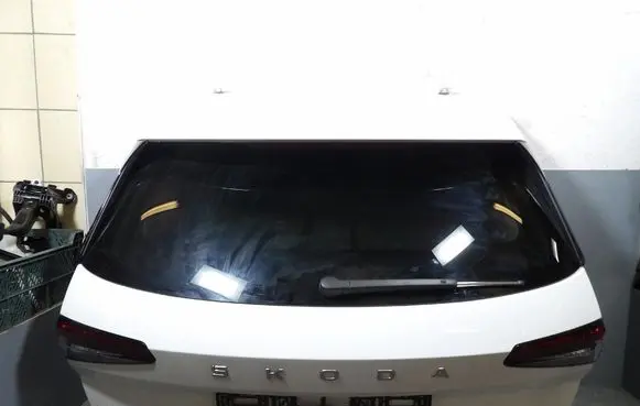 Tailgate/trunk/boot lid