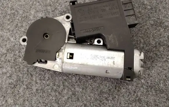 BMW X5 E53 Sunroof motor/actuator 676183814809 115852