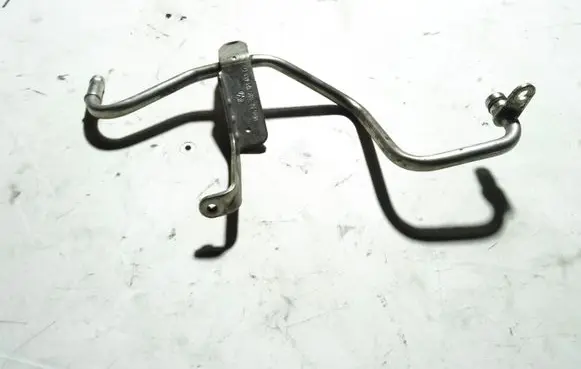 Volkswagen PASSAT B6 Engine coolant pipe/hose 03C121469D