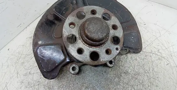 Front wheel hub spindle knuckle