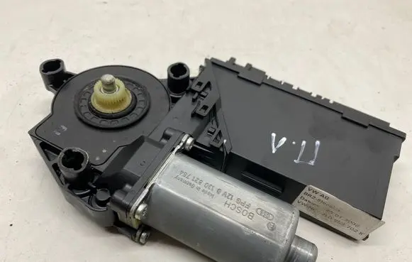 Volkswagen Touareg I Front door window regulator motor 7L0959702K