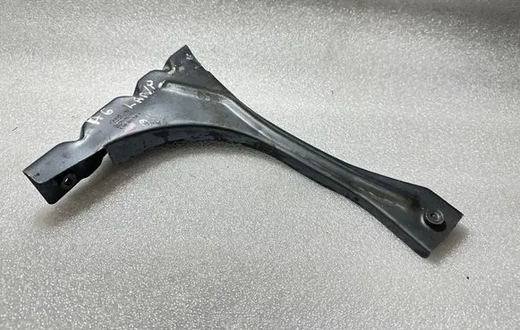 Audi A6 S6 C5 4B Fender mounting bracket 4B0821136A