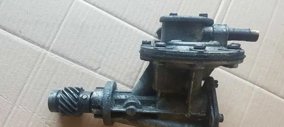 Volkswagen Caddy Vacuum pump 068145101B