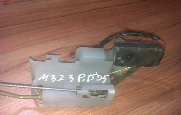 Mazda 323 Front door lock
