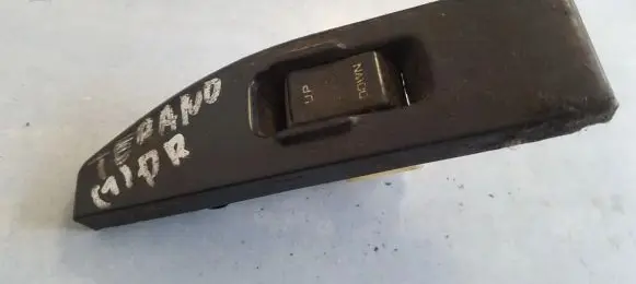 Nissan Pathfinder R50 Electric window control switch 8296183G00