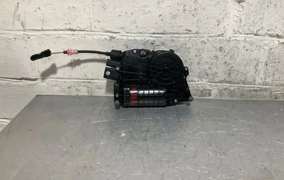BMW 5 F10 F11 Rear door soft close latching motor 4154310400