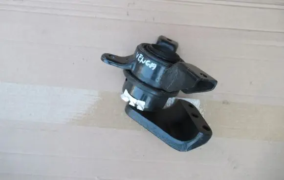 KIA Venga Engine mount bracket