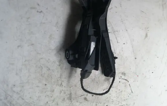 Volkswagen Touran I Accelerator throttle pedal 1T2721503G 1T0971909