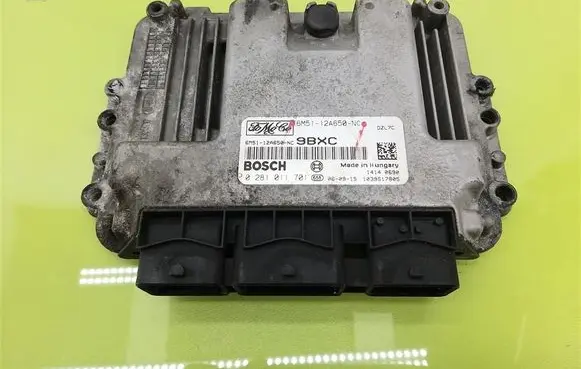Ford Focus Engine control unit/module 0281011701