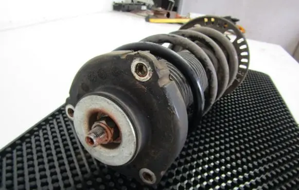 Skoda Fabia Mk2 (5J) Front shock absorber/damper 6Q0413031BJ