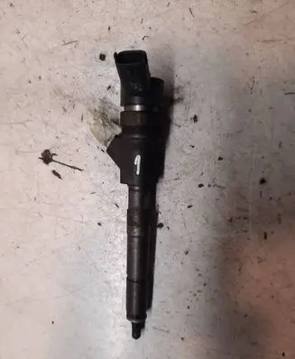 Toyota Yaris Fuel injector 2367033010