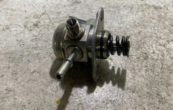 Ford Mustang VI Fuel injection high pressure pump EJ7E9D376CA 0261520247