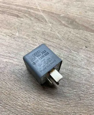 Volkswagen PASSAT B5.5 Other relay 4D0951253
