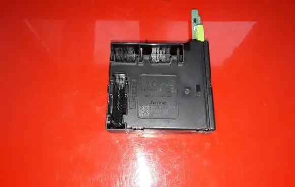 Volkswagen PASSAT B7 Front door window regulator motor 3C0959792B 918433110