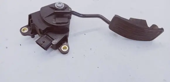 Nissan Qashqai+2 Accelerator throttle pedal