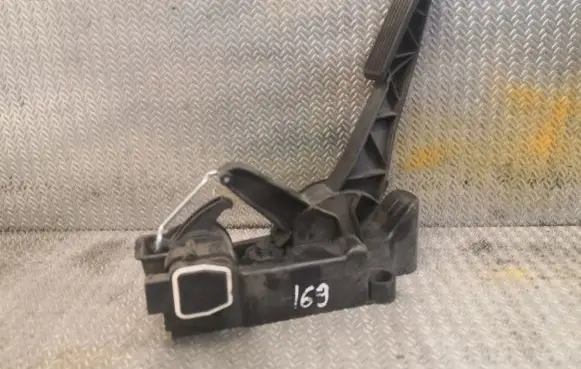 Mercedes-Benz A W169 Accelerator throttle pedal 1693000204