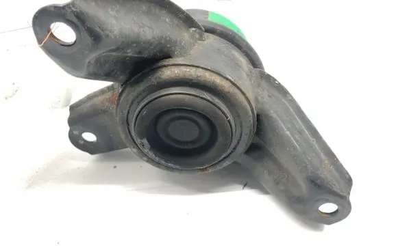 Engine mounting bracket