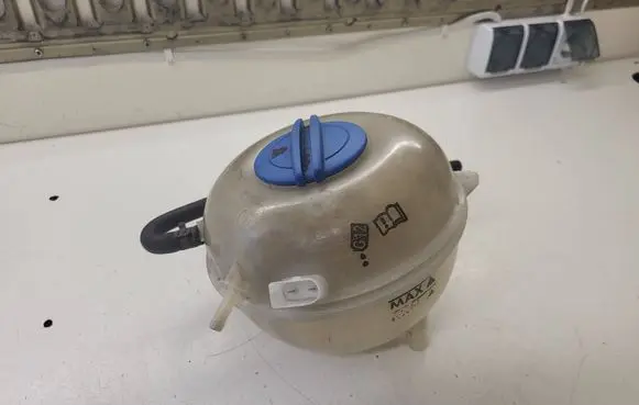 Volkswagen Multivan T5 Coolant expansion tank/reservoir 7H0121407B
