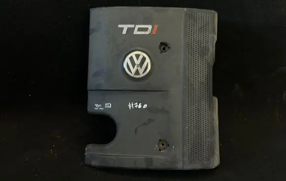 Volkswagen PASSAT B5.5 Engine cover (trim) 028103935