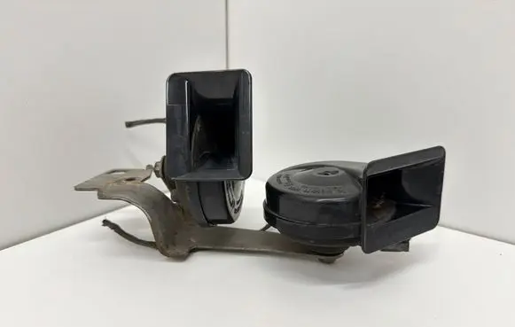 BMW 5 E60 E61 Horn signal 0092018 CH2139