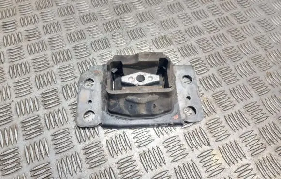 Ford Mondeo MK IV Engine mount bracket Bg917m121aa