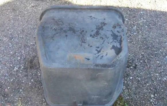 Mercedes-Benz 207 310 Engine cover (trim)