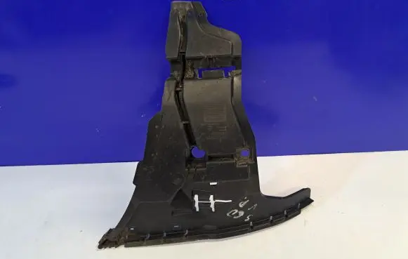Volvo V70 Front bumper mounting bracket 08693181 8693181