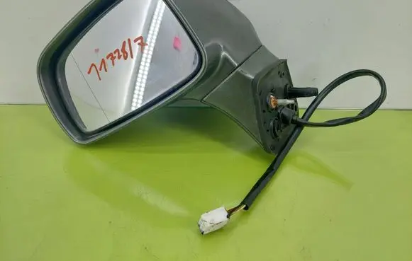 Toyota Corolla Verso E121 Front door electric wing mirror 