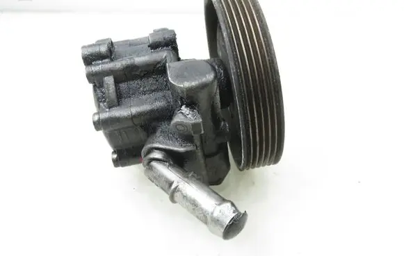 Peugeot 407 Power steering pump 