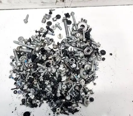Mercedes-Benz EQB Nuts/bolts 