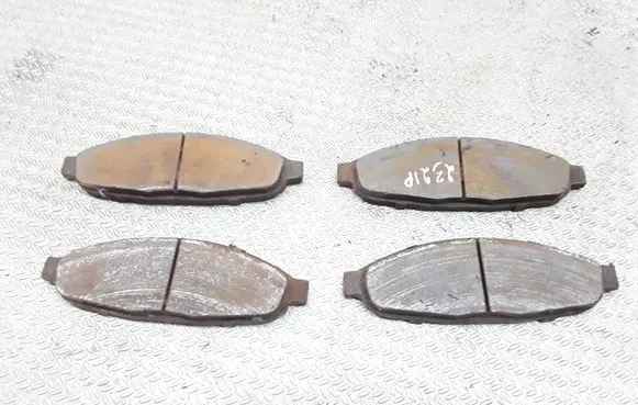 Chrysler Pacifica Brake pads (front) 