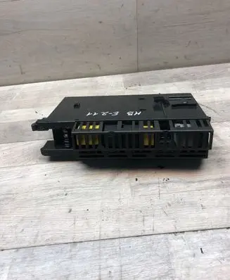 Mercedes-Benz E W211 Fuse box set 2115458701 5DK00804758 001015012602