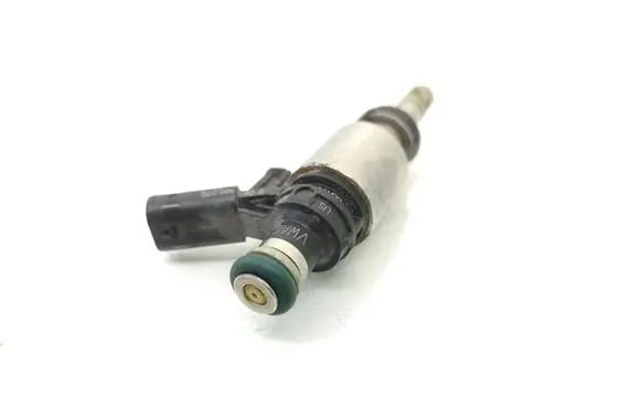 Volkswagen PASSAT B7 USA Fuel injector 06A906036F 0261500270