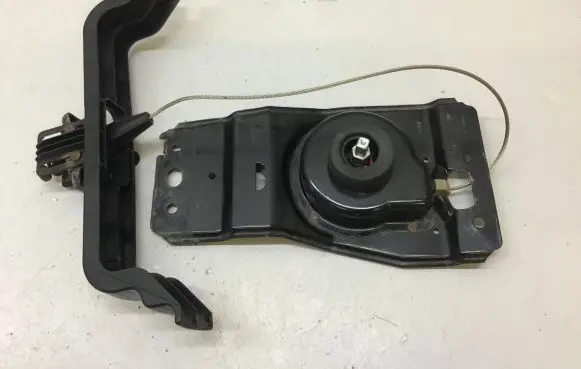 Chrysler Town u0026 Country V Spare wheel mounting bracket 05109667AB