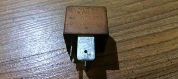 Audi A4 S4 B5 8D Other relay 443951253 8-82