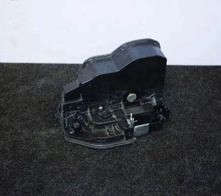 BMW X4 F26 Front door lock 7318416