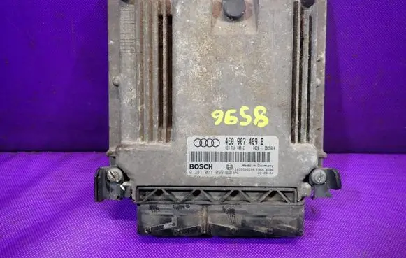 Audi A8 S8 D3 4E Engine control unit/module ECU 