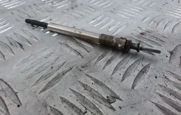 Opel Astra G Glow plug 3012140457