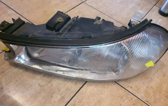 Ford Mondeo MK II Headlight/headlamp 1305235440 030109800700