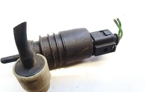 Volkswagen PASSAT B5 Windscreen/windshield washer pump 1j0973722