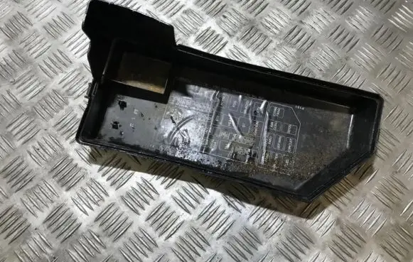 Nissan Almera Tino Fuse box set lb700801w mb502100b