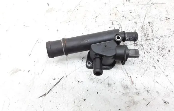 Volkswagen Touran I Engine coolant pipe/hose 038121132D