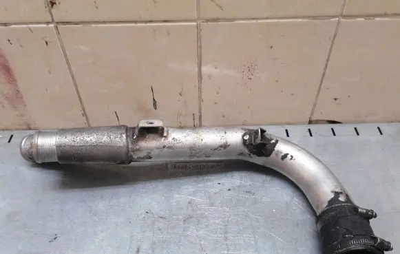 Audi A4 S4 B7 8E 8H Intercooler pipe mounting bracket 