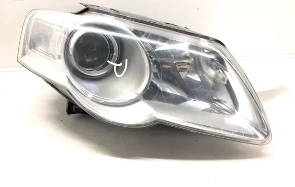Volkswagen PASSAT B6 Headlight/headlamp