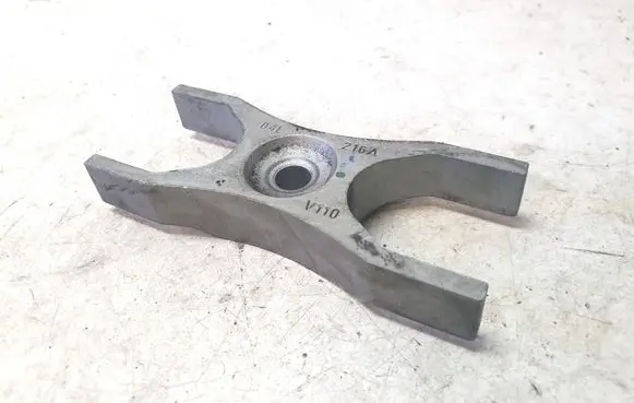 Audi A4 S4 B9 Fuel Injector clamp holder 04L216A