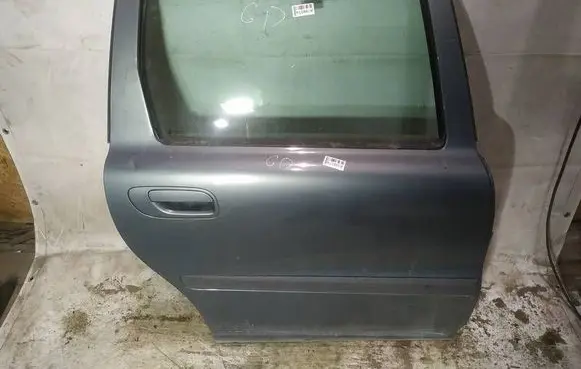Volvo V70 Rear door 
