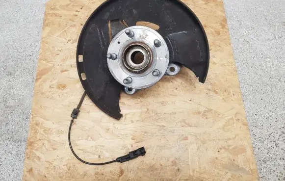 Opel Insignia A Front wheel hub spindle knuckle